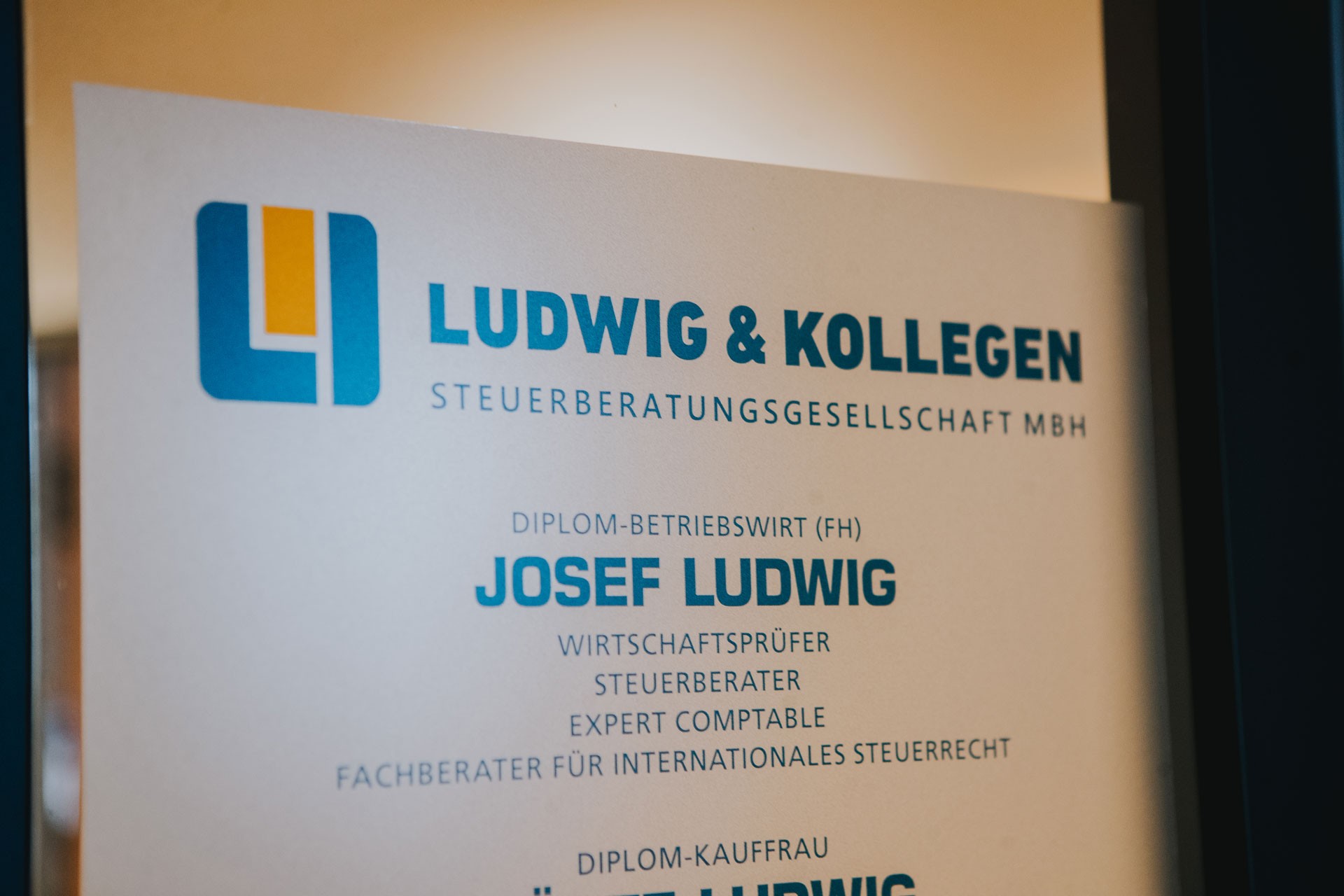 Türbeklebung Ludwig & Kollegen